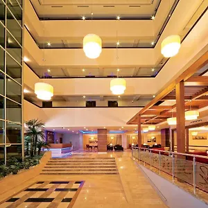 Hotel Mom, Izmir